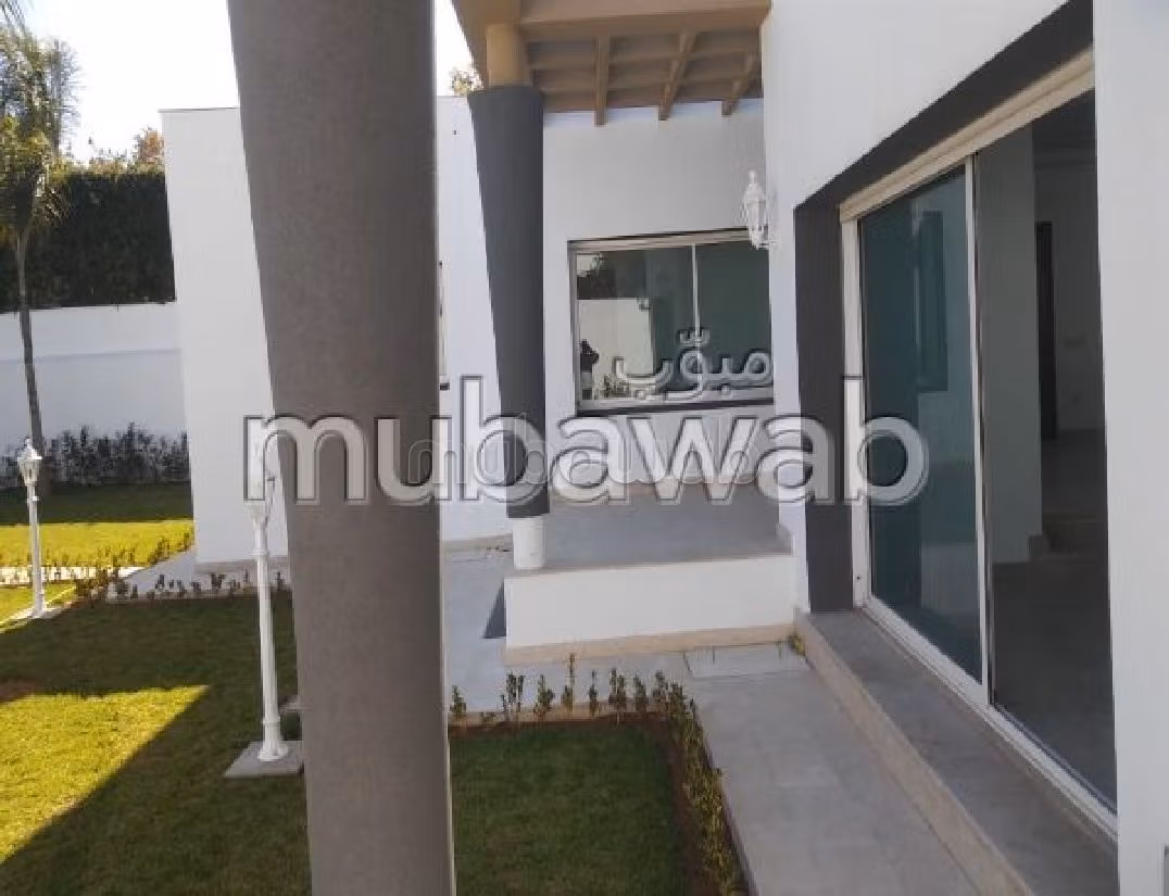 Meravigliosa villa in affitto a Souissi. 7 ampi locali. Camino e piscina. 