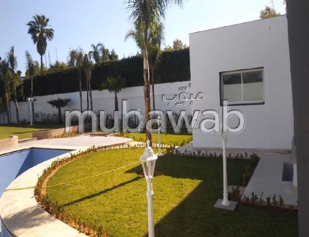 Meravigliosa villa in affitto a Souissi. 7 ampi locali. Camino e piscina. 