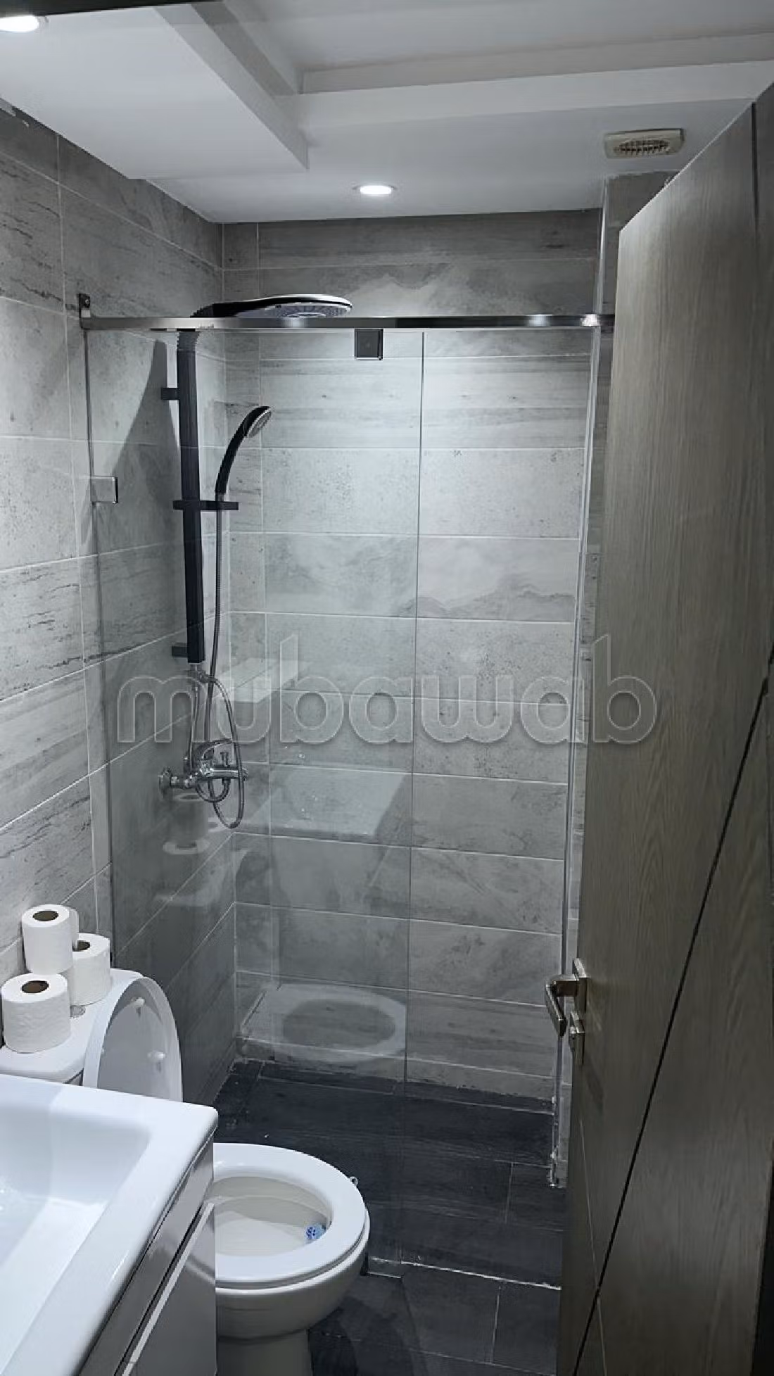 Very nice apartment for rent in Champ de course. Small area 118 m². Attic. 