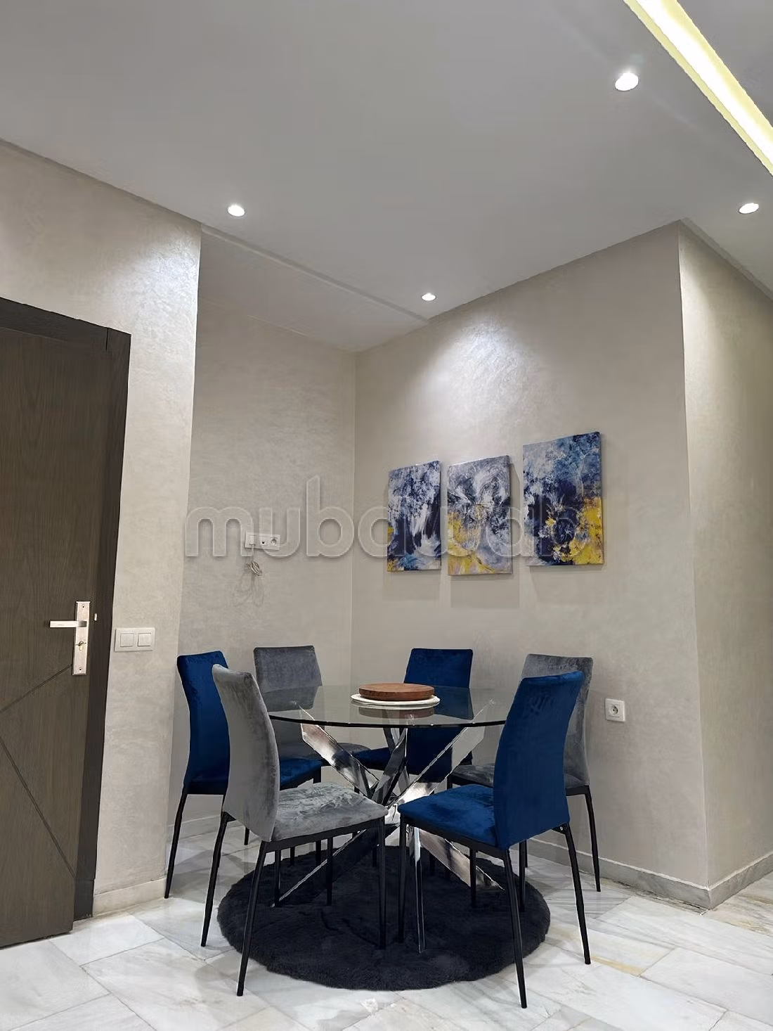 Very nice apartment for rent in Champ de course. Small area 118 m². Attic. 