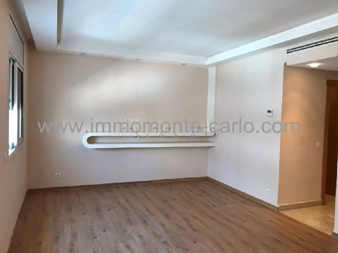 Affitto di uno splendido appartamento a Agdal. 3 camere. Ascensore e terrazzo. 