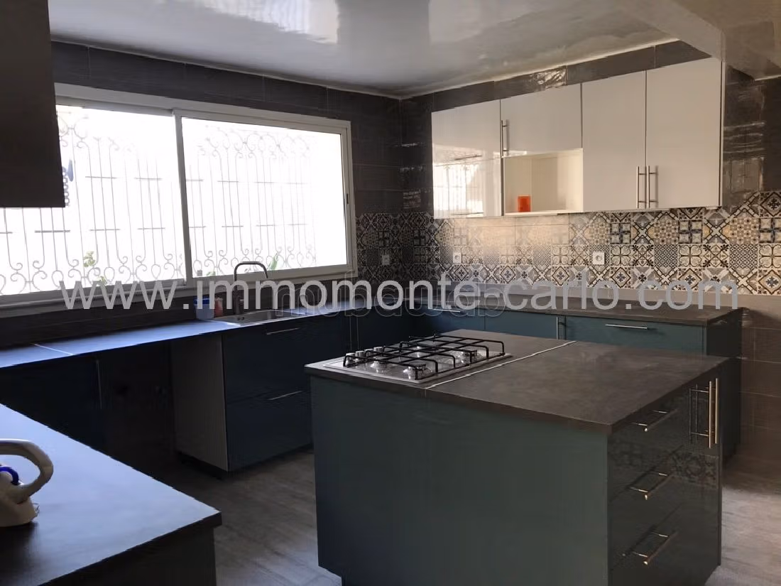Luxury villa for rent in Hassan - Centre Ville. 5 Room. Cellar, Large terrace. 
