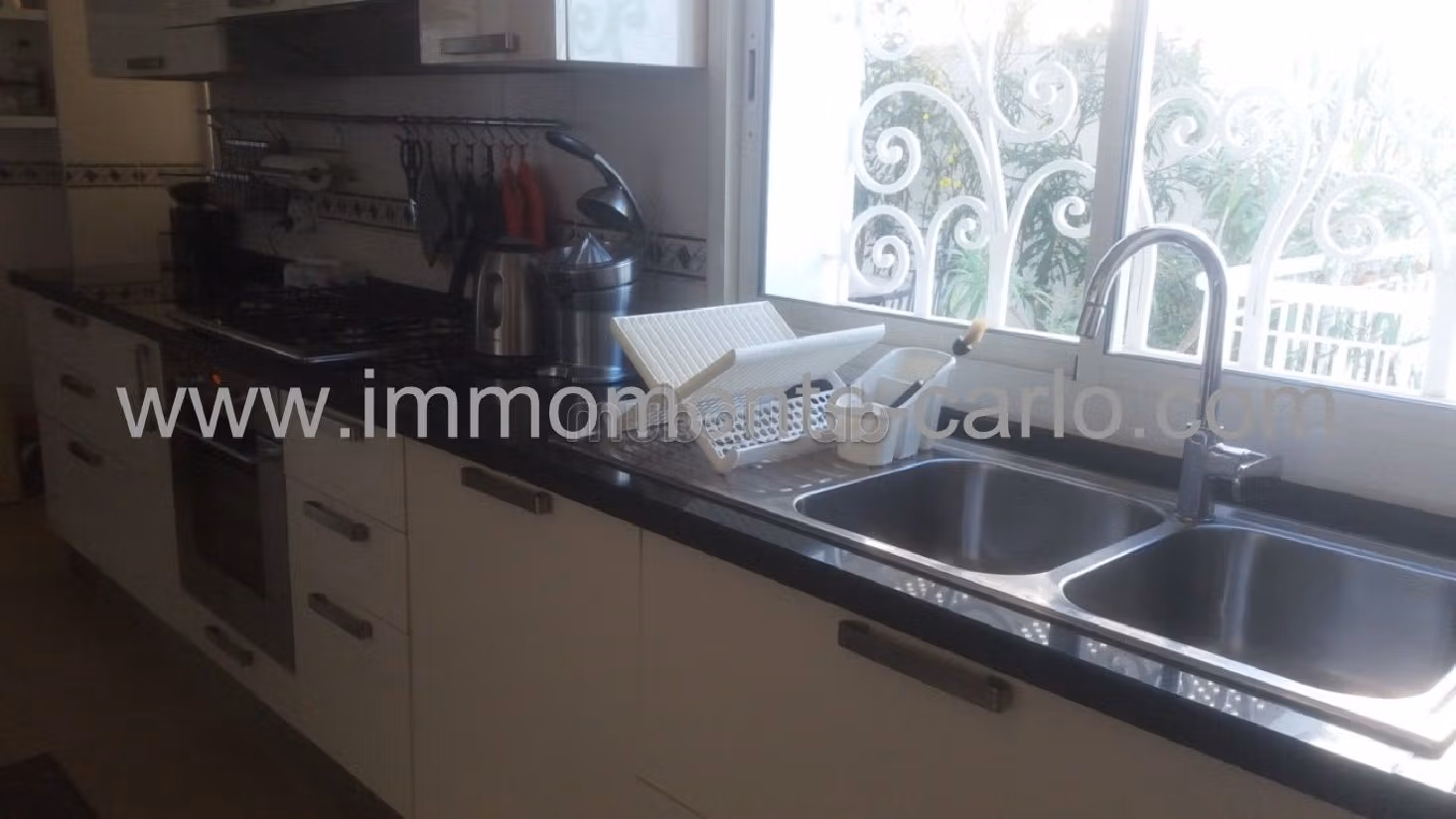 Te huur: villa's en luxe woningen in Hassan - Centre Ville. 6 Ruimtes. Open haard en airconditioning. 