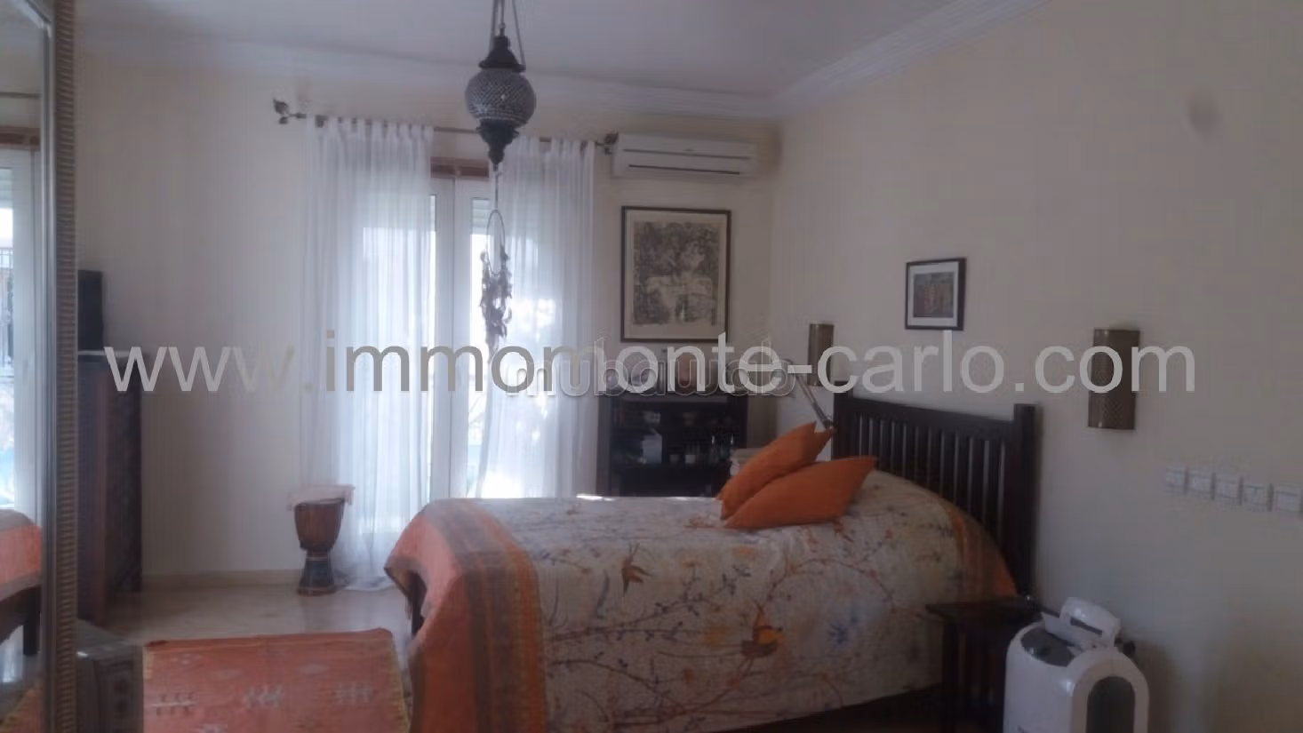 Te huur: villa's en luxe woningen in Hassan - Centre Ville. 6 Ruimtes. Open haard en airconditioning. 