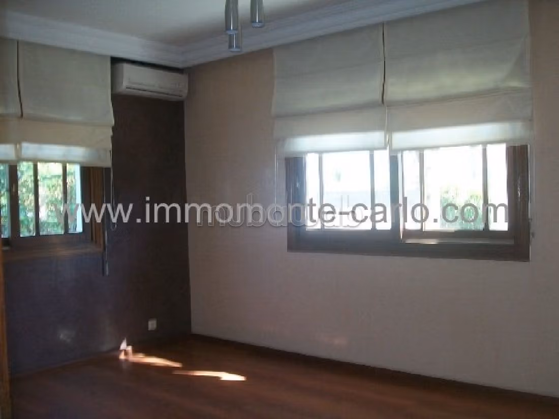 Belle villa style européen bien située à Hay Riad