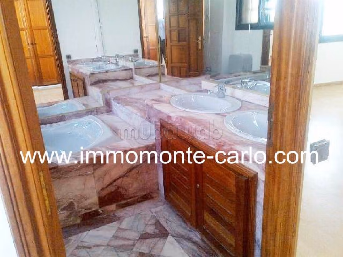 Huren: villa's en luxe woningen in Hassan - Centre Ville. 5 Ruimtes. Zwembad en open haard.