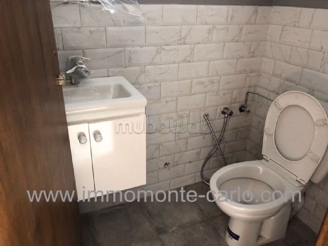 Huren: villa's en luxe woningen in Souissi. Oppervlakte 600 m². Beveiligingssysteem en satellietschotel.