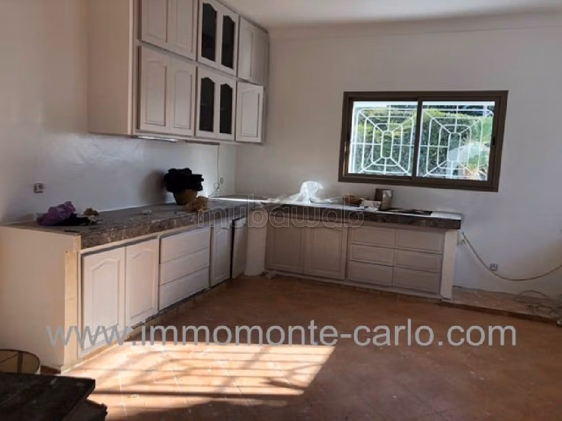 Huren: villa's en luxe woningen in Souissi. Oppervlakte 600 m². Beveiligingssysteem en satellietschotel.