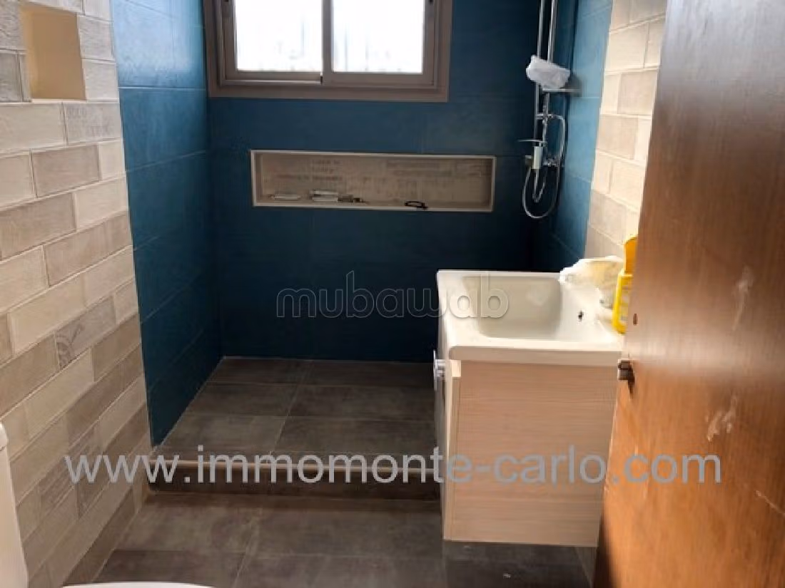 Huren: villa's en luxe woningen in Souissi. Oppervlakte 600 m². Beveiligingssysteem en satellietschotel.