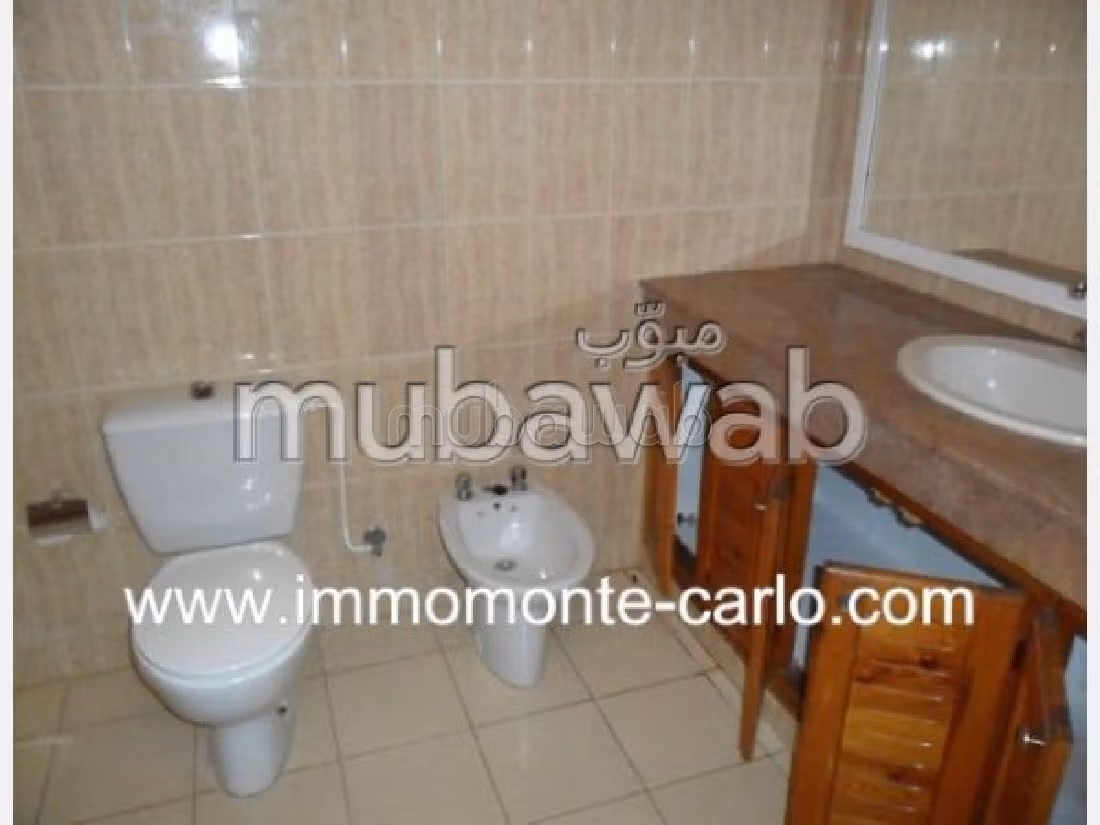 فيلا مساحتها 550م²، مطبخ مجهز، شرفة، 6 غرف، سويسي