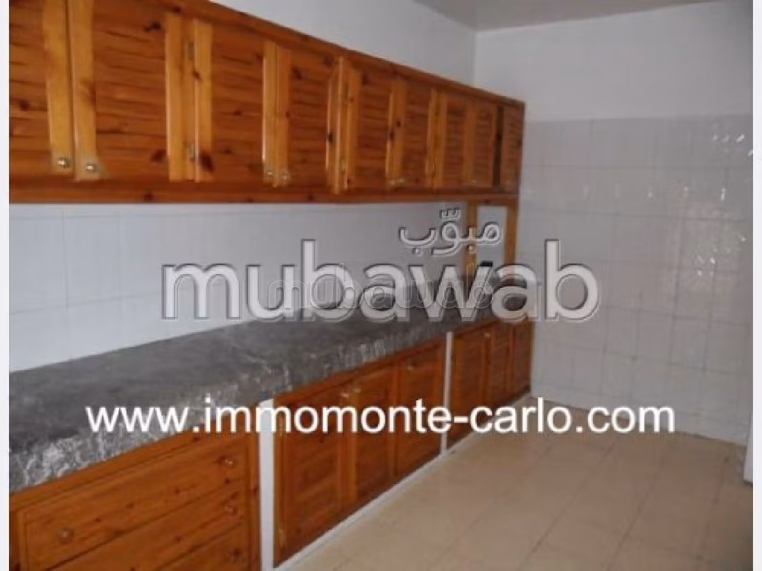 فيلا مساحتها 550م²، مطبخ مجهز، شرفة، 6 غرف، سويسي