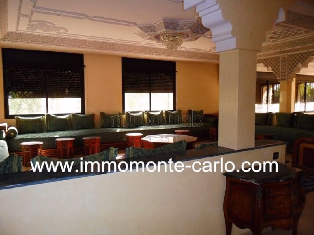 فيلا مساحتها 1800م²، مطبخ مجهز، شرفة، 6 غرف، سويسي