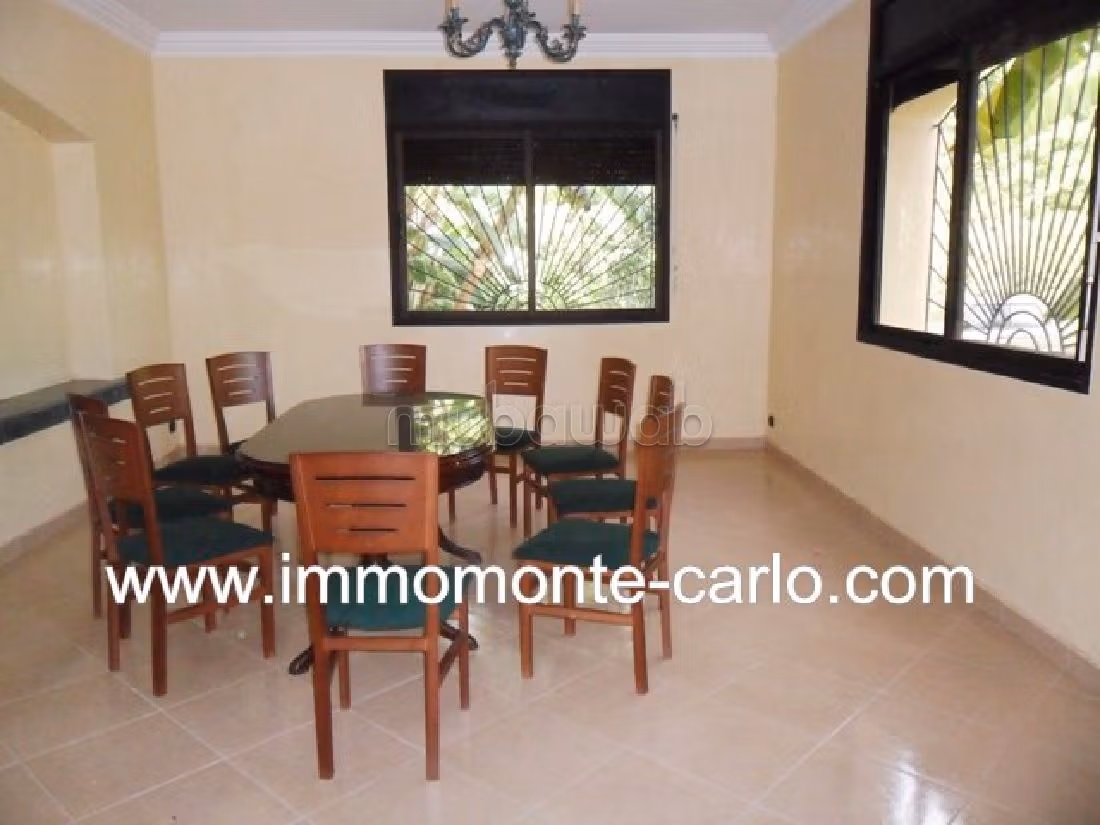 فيلا مساحتها 1800م²، مطبخ مجهز، شرفة، 6 غرف، سويسي