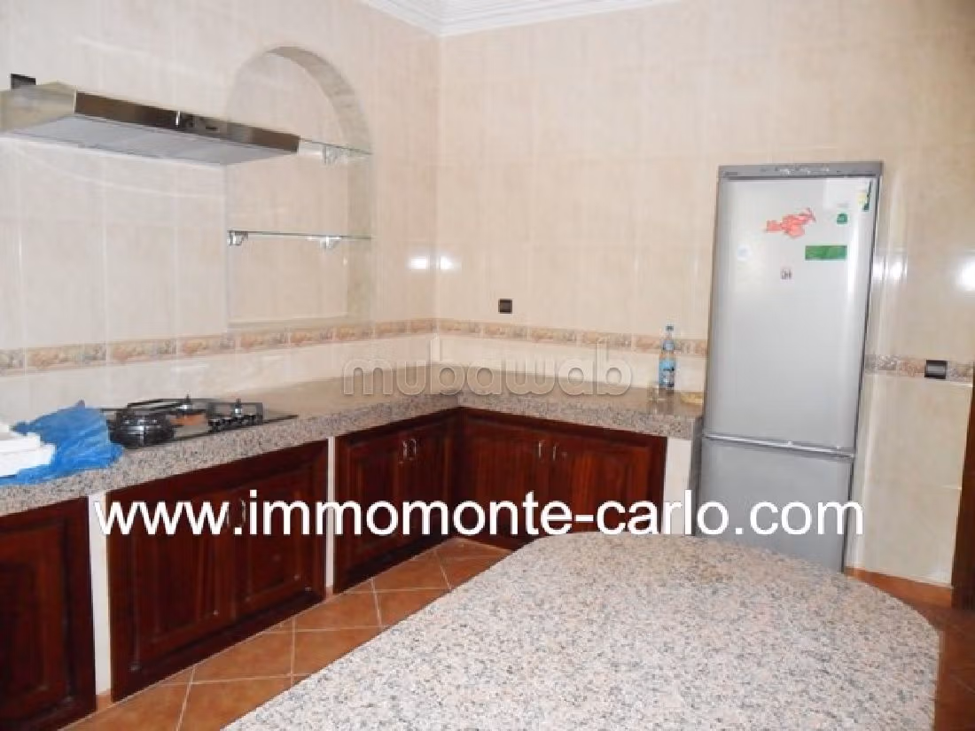 فيلا مساحتها 1800م²، مطبخ مجهز، شرفة، 6 غرف، سويسي