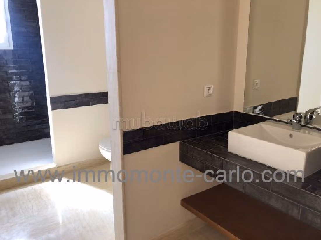 A louer Villa haut standing neuve avec piscine