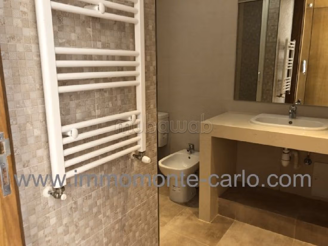 A louer Villa haut standing neuve avec piscine