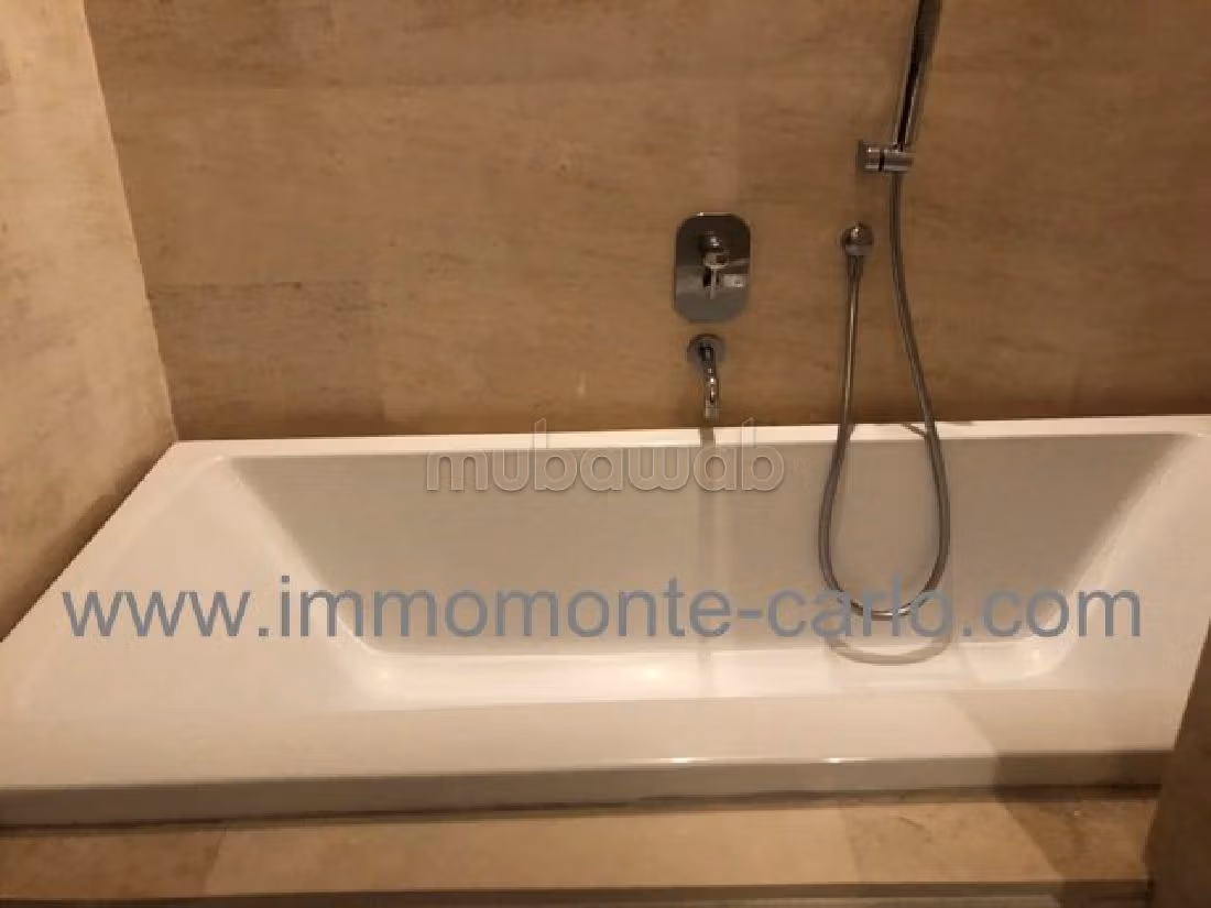 شقة مساحتها 100م²، مطبخ مجهز، شرفة، 4 غرف، سويسي