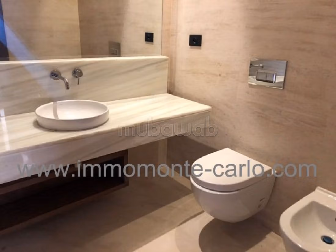 شقة مساحتها 100م²، مطبخ مجهز، شرفة، 4 غرف، سويسي