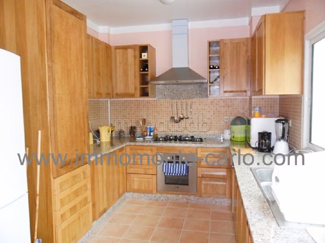 Magnificent villa for rent in Souissi. Small area 400 m². Double glazing and reinforced door