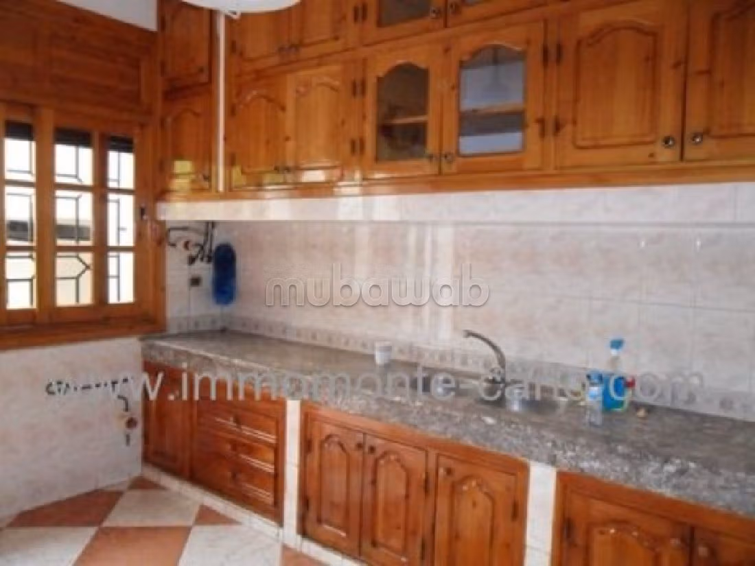 Suntuosa villa en alquiler en Riyad. 6 Salas. Cómodo con chimenea y aire condicionado.