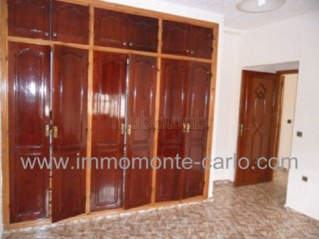 Suntuosa villa en alquiler en Riyad. 6 Salas. Cómodo con chimenea y aire condicionado.