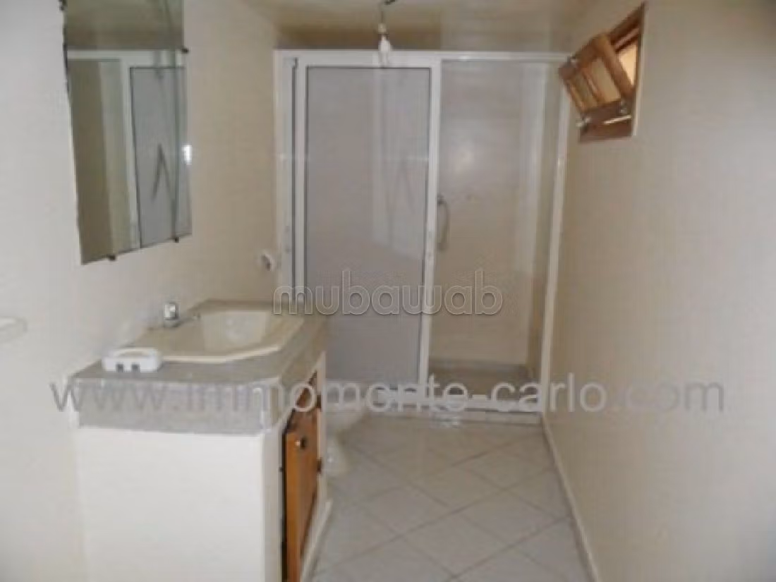 Suntuosa villa en alquiler en Riyad. 6 Salas. Cómodo con chimenea y aire condicionado.