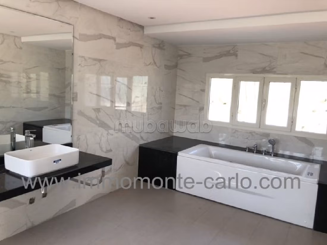 Villa à louer avec chauffage central et piscine à