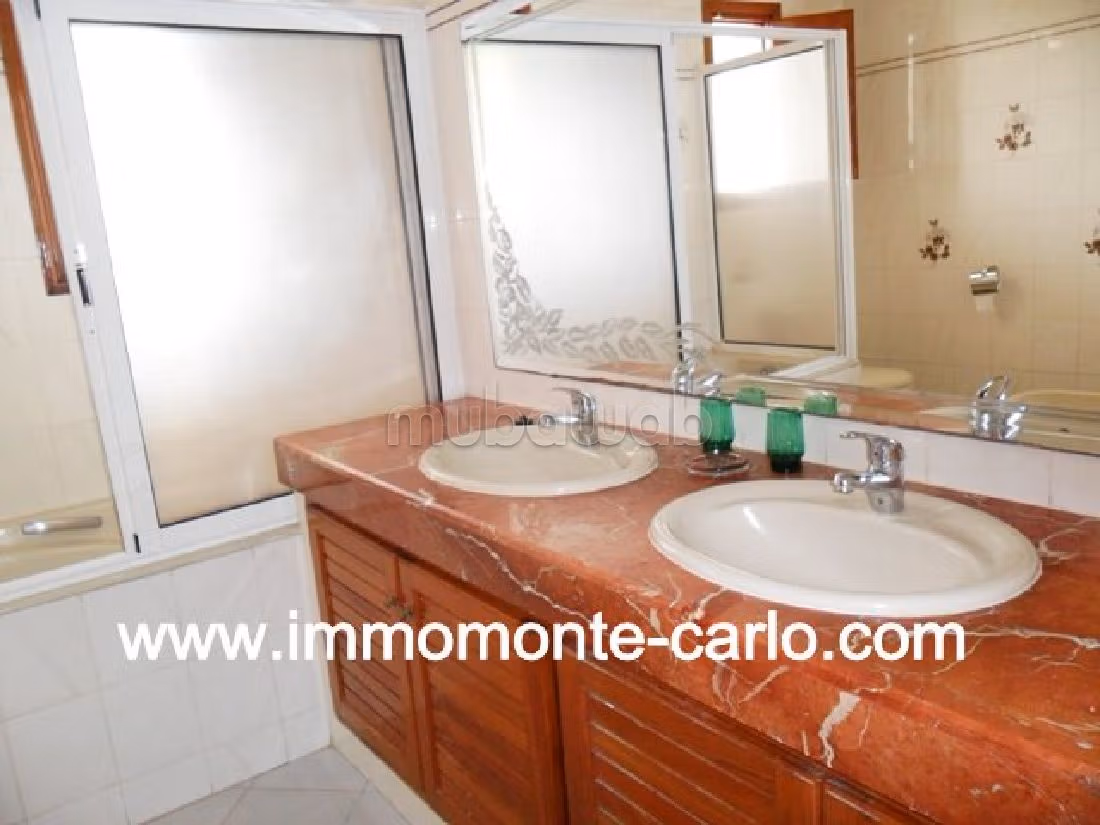 Straordinaria villa in affitto a Riyad. 6 locali. Ammobiliato. 