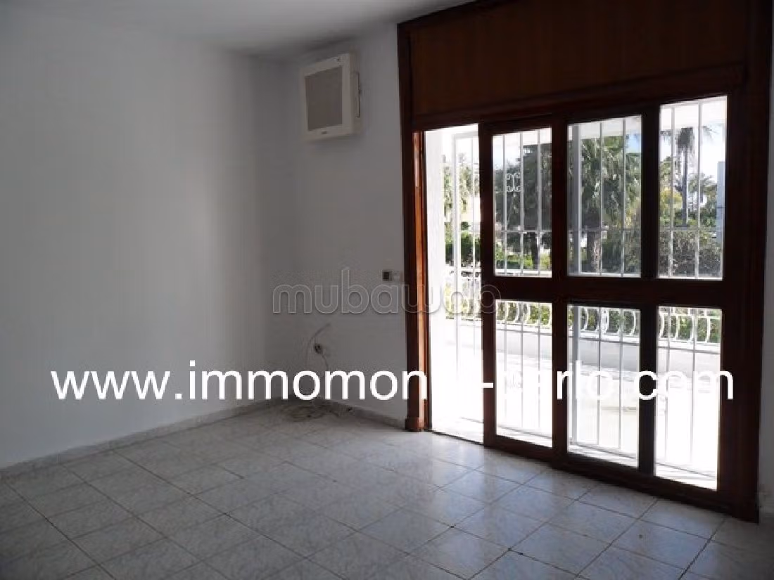 Superbe villa à usage bureau à louer à Souissi 
RABAT