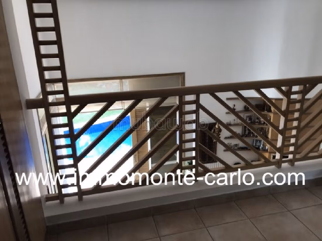 فيلا مساحتها 500م²، مطبخ مجهز، شرفة، 6 غرف، سويسي