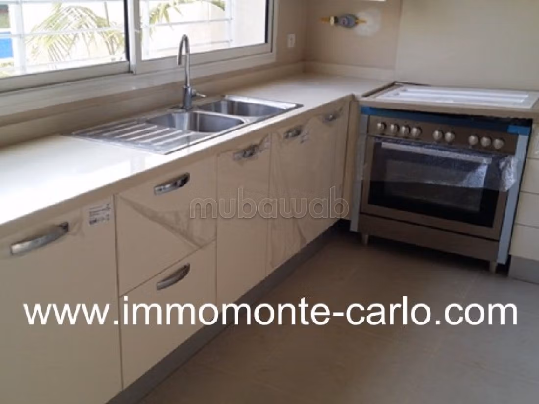 Villa haut standing neuve avec piscine et chauffag