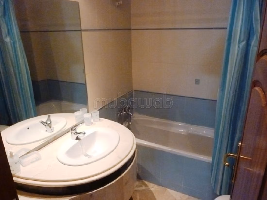 استئجار شقة ب شون كورس. المساحة الإجمالية 200 م². مفروشة. 