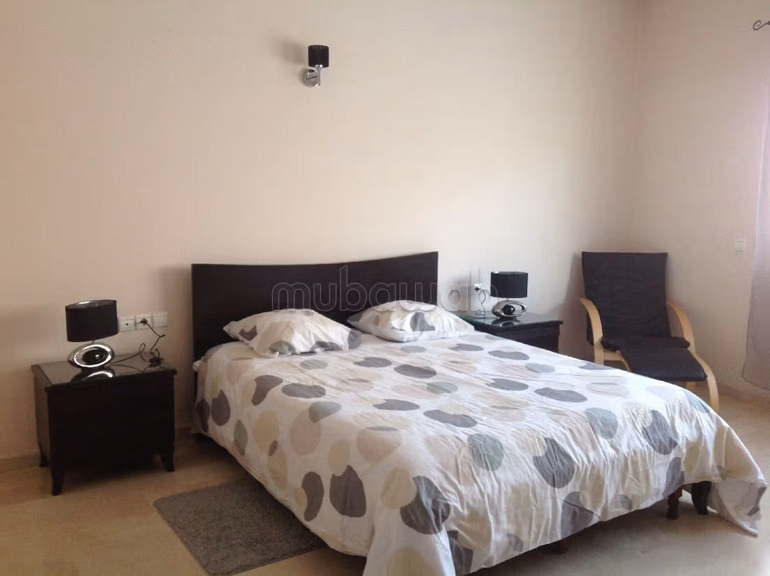 استئجار شقة ب شون كورس. المساحة الإجمالية 200 م². مفروشة. 