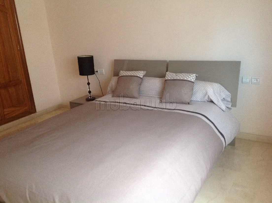 استئجار شقة ب شون كورس. المساحة الإجمالية 200 م². مفروشة. 