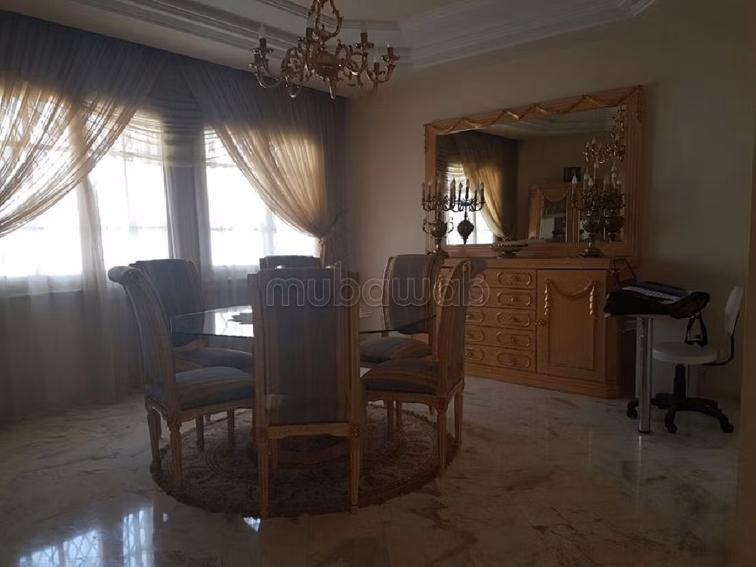 Casa in vendita a La Marsa. Superficie totale 970 m². Terrazzo e giardino. 
