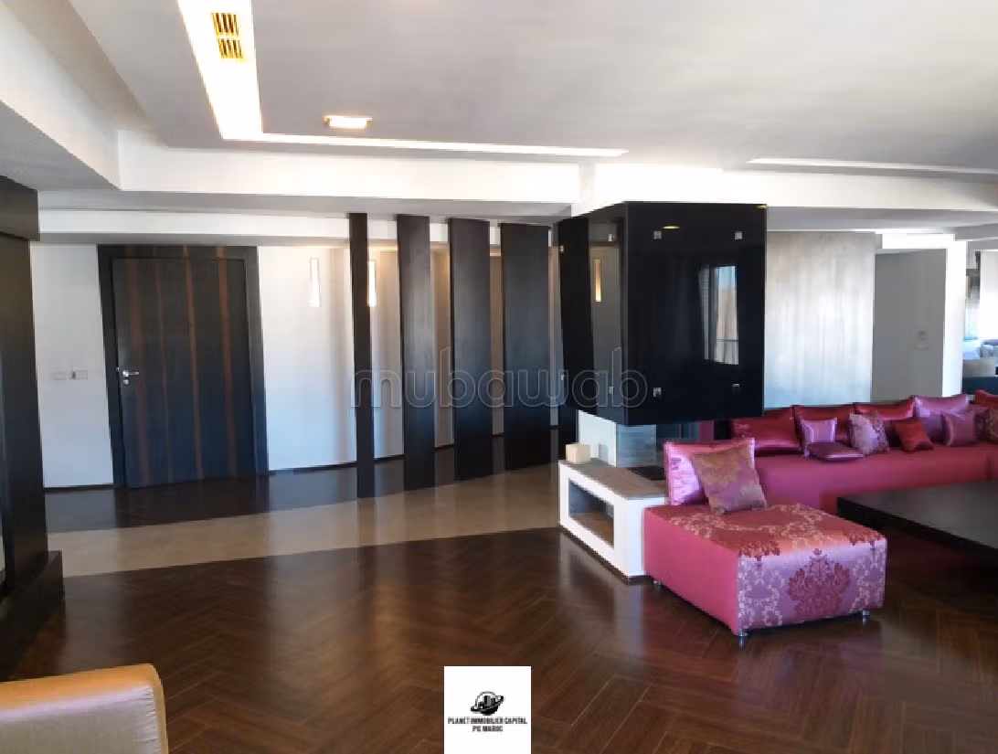 Suntuosa villa en alquiler en Centre. Superficie 540 m². Amueblada. 