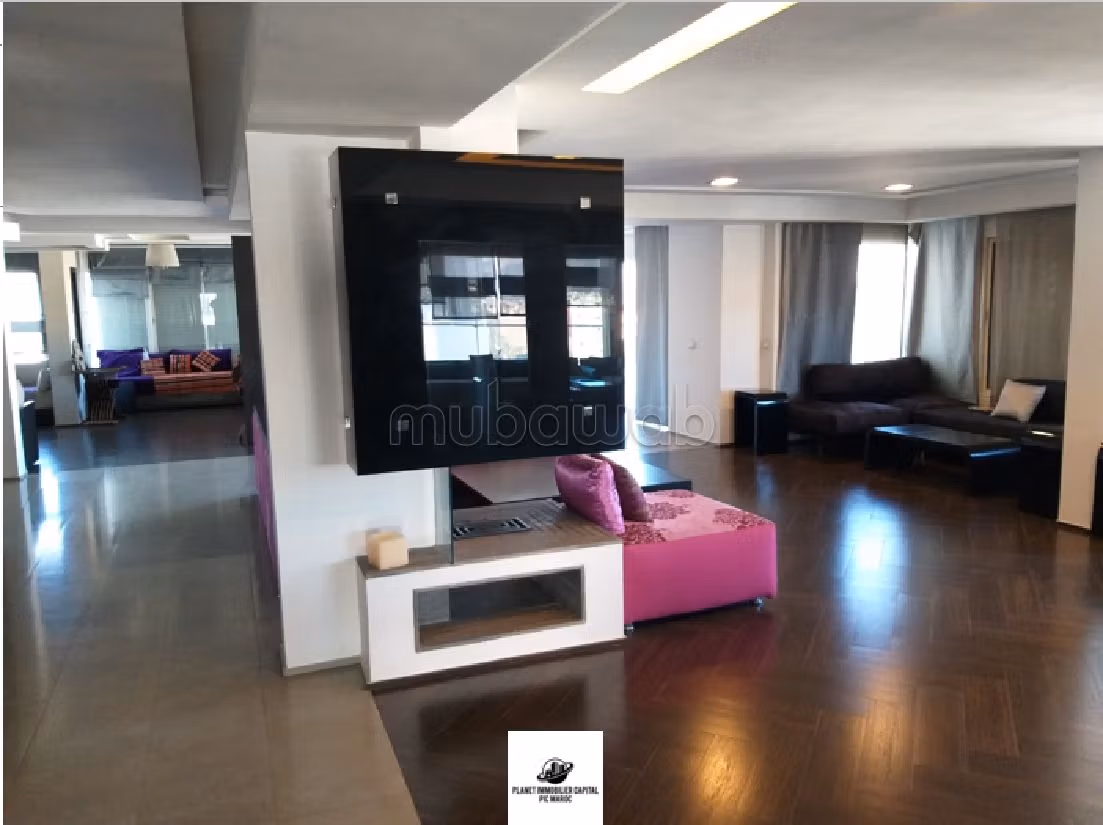 Suntuosa villa en alquiler en Centre. Superficie 540 m². Amueblada. 