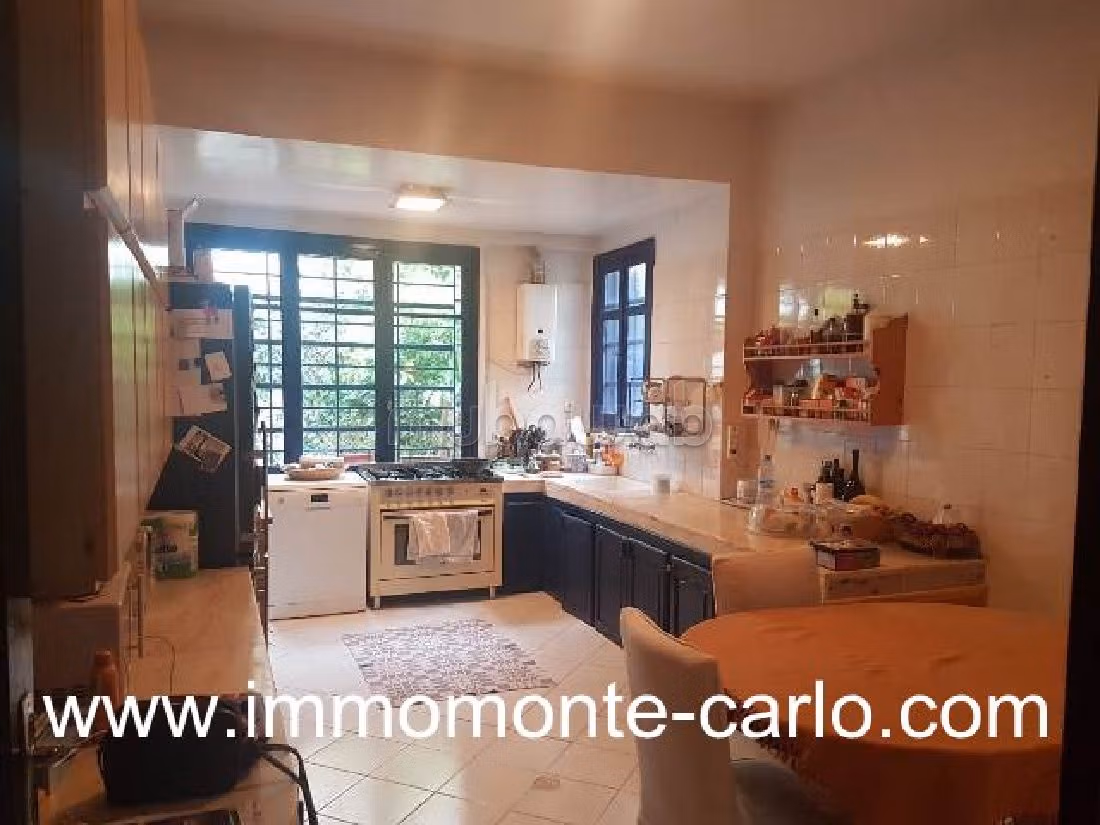 In de verhuur: villa's en luxe woningen in Hassan - Centre Ville. 4 Kamers. Terras en garage. 