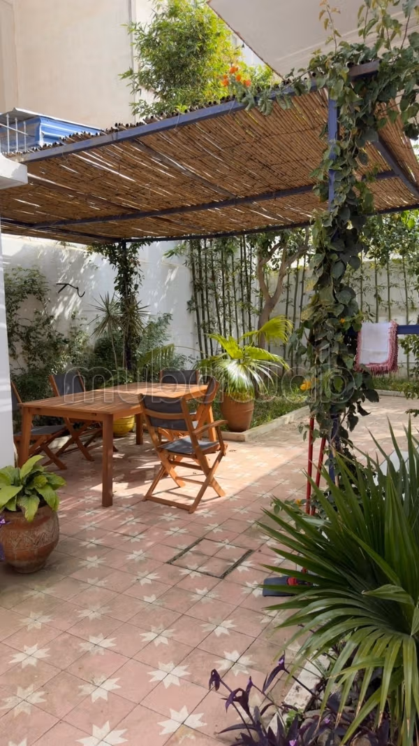 In de verhuur: villa's en luxe woningen in Hassan - Centre Ville. 4 Kamers. Terras en garage. 
