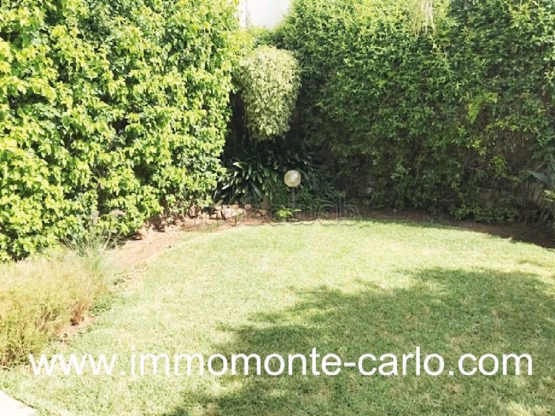 Huren: villa's en luxe woningen in Souissi. Oppervlakte 300 m². Garage en terras. 