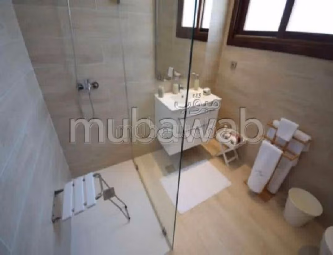 فيلا مساحتها 1000م²، مفروشة، مطبخ مجهز، 10 غرف، المضيق