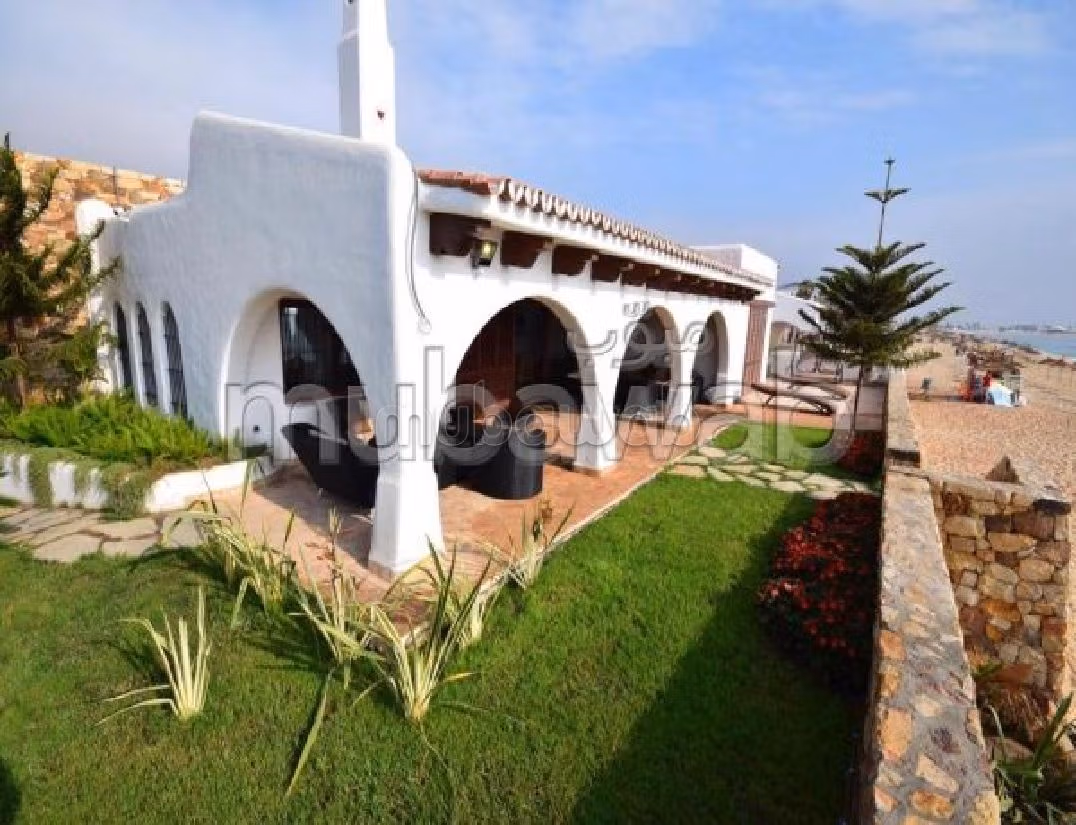 فيلا مساحتها 1000م²، مفروشة، مطبخ مجهز، 10 غرف، المضيق