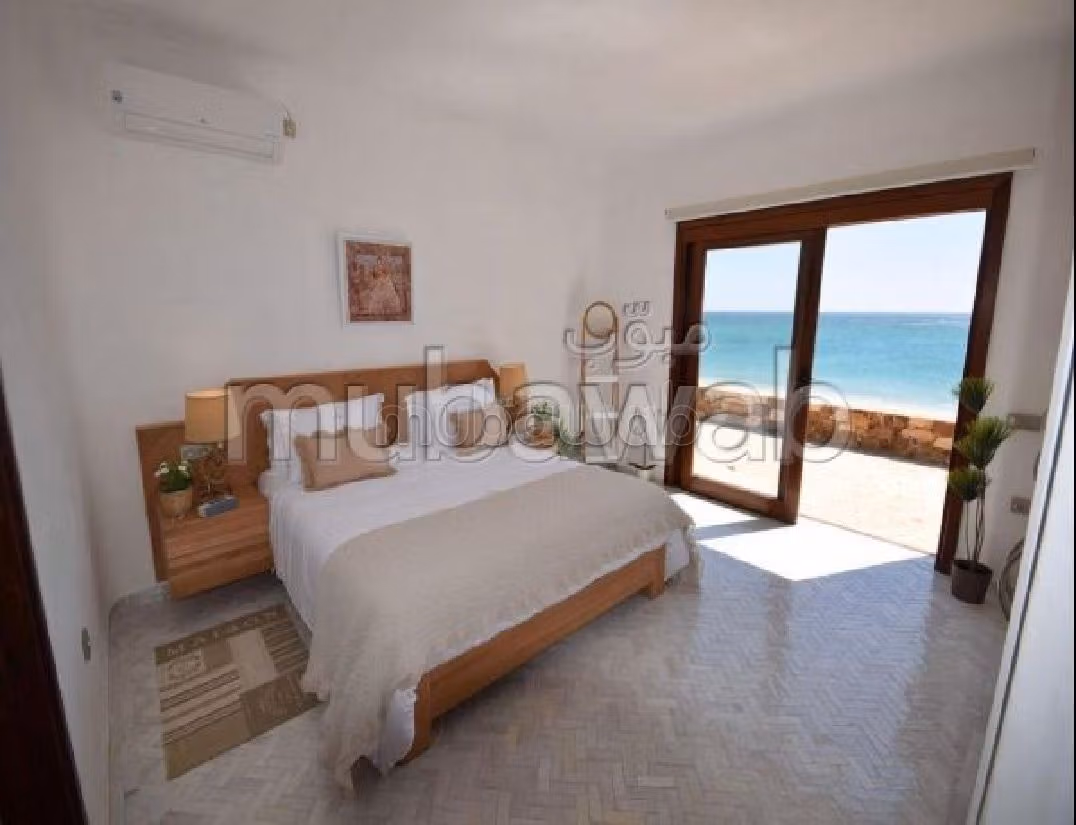 فيلا مساحتها 1000م²، مفروشة، مطبخ مجهز، 10 غرف، المضيق