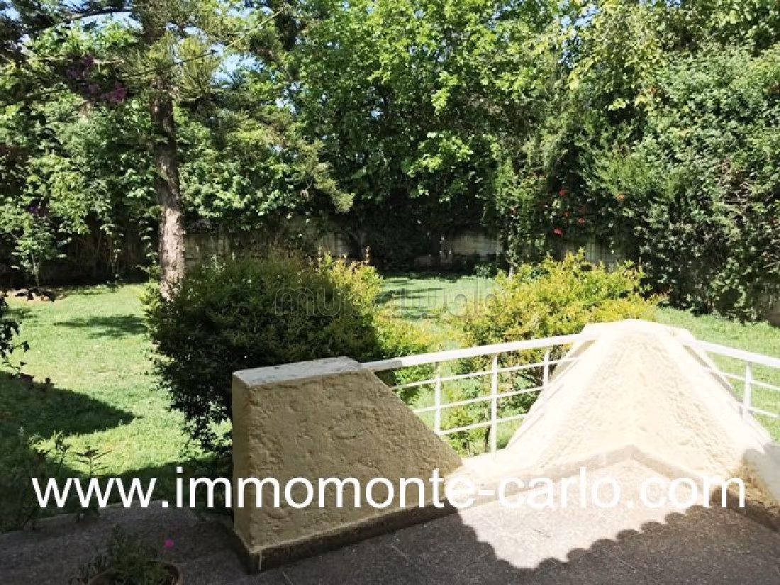 Villa avec grand jardin à louer à Souissi RABAT