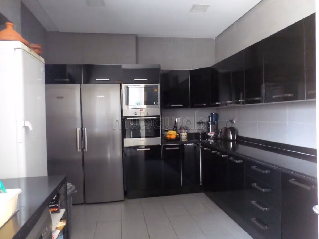 Luxury villa for sale. 3 Small room. Moroccan living room, security. 