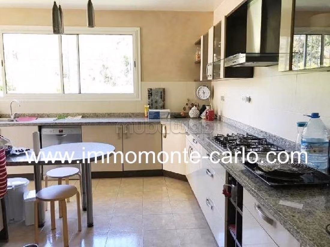 فيلا فخمة للايجار بالسويسي. 5 غرف ممتازة. الراحة مع مكيف الهواء و مدفأة.