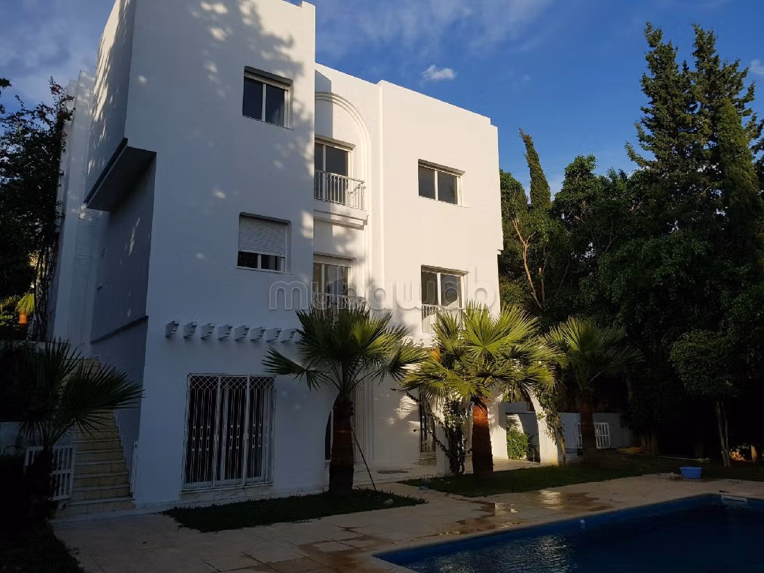 Eccezionale residenza di lusso in vendita a Gammarth Supérieur. 4 belle camere da letto. Giardino e posto auto
