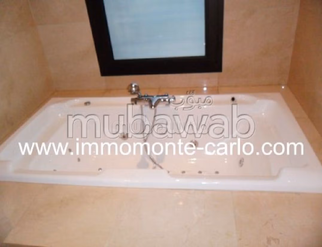 فيلا مساحتها 600م²، مطبخ مجهز، شرفة، 6 غرف، سويسي