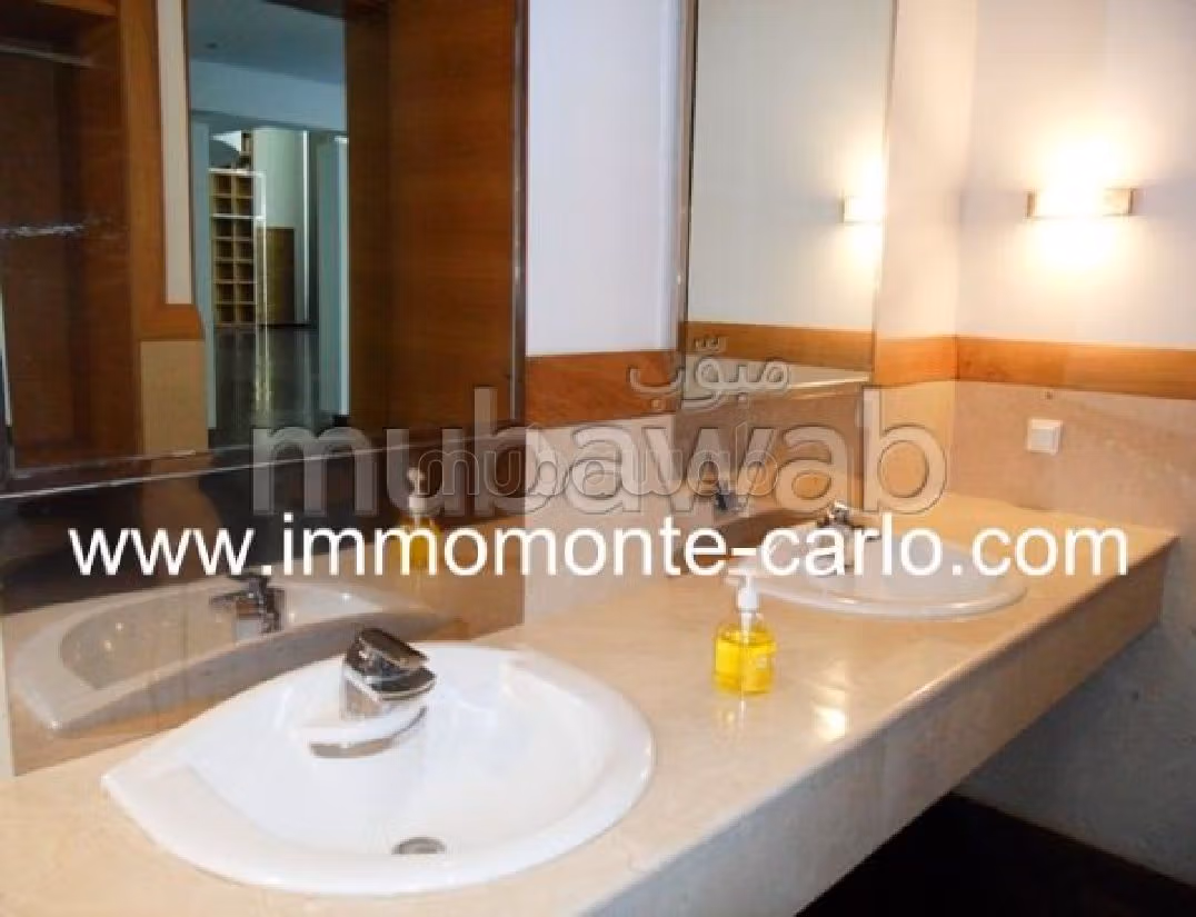 فيلا مساحتها 600م²، مطبخ مجهز، شرفة، 6 غرف، سويسي