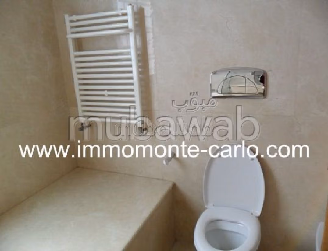 فيلا مساحتها 600م²، مطبخ مجهز، شرفة، 6 غرف، سويسي